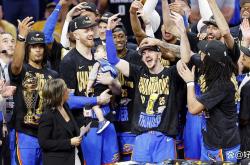 开云体育在线-尼克斯翻盘湖人B队，卡鲁索爆发神勇