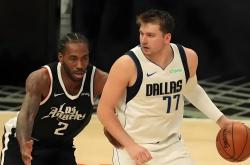 开云体育登录-公牛轻取马刺，东契奇刷新纪录