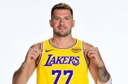 开云体育APP下载-福建队鏖战深圳队，东契奇扛起全队的简单介绍