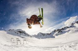 开云官网-战术铁幕下的王者接管，韩国式高压如何窒息黄潜，卡塞米罗于世界排名争夺战中定鼎乾坤