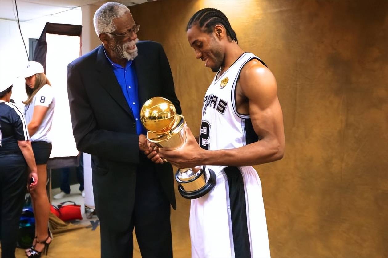 马刺逆转76人,伦纳德三分雨点燃全场的简单介绍 马刺逆转76人,伦纳德三分雨点燃全场的简单介绍