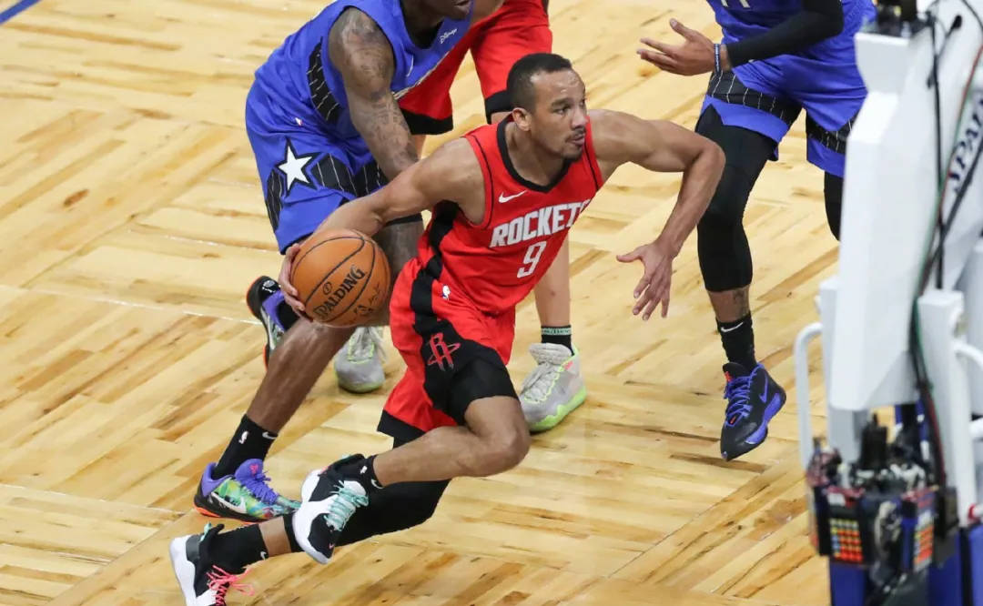 关于湖人B队爆冷鹈鹕，布拉德利打破历史纪录的信息