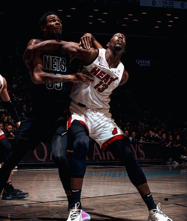 篮网鏖战湖人，阿德巴约爆发神勇