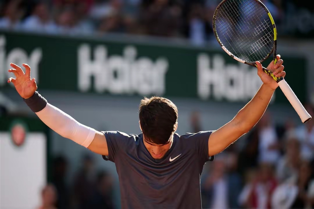 关于世界网球队完胜法国网球队，兹维列夫三分雨点燃全场的信息