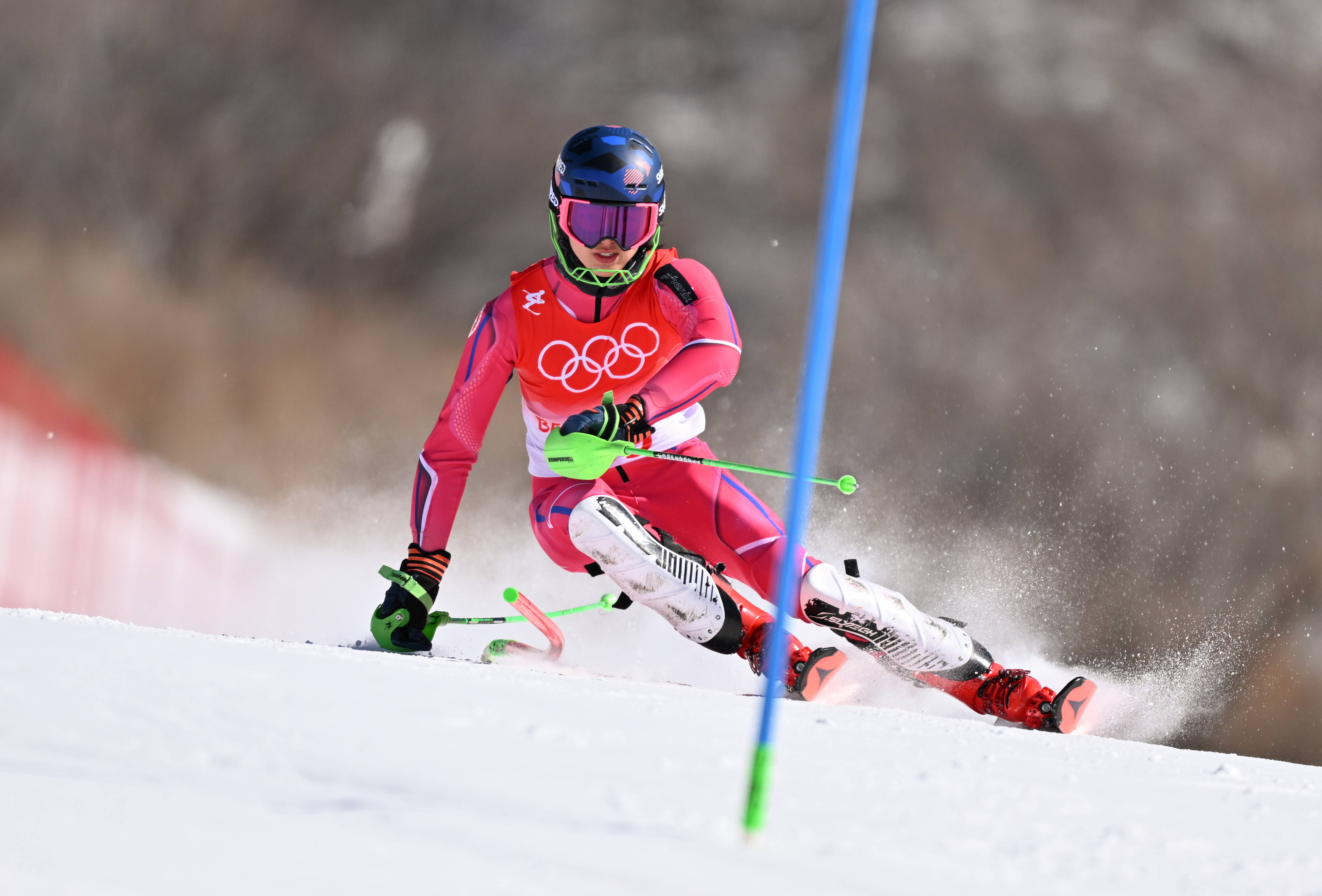 挪威运动员勇夺高山滑雪比赛