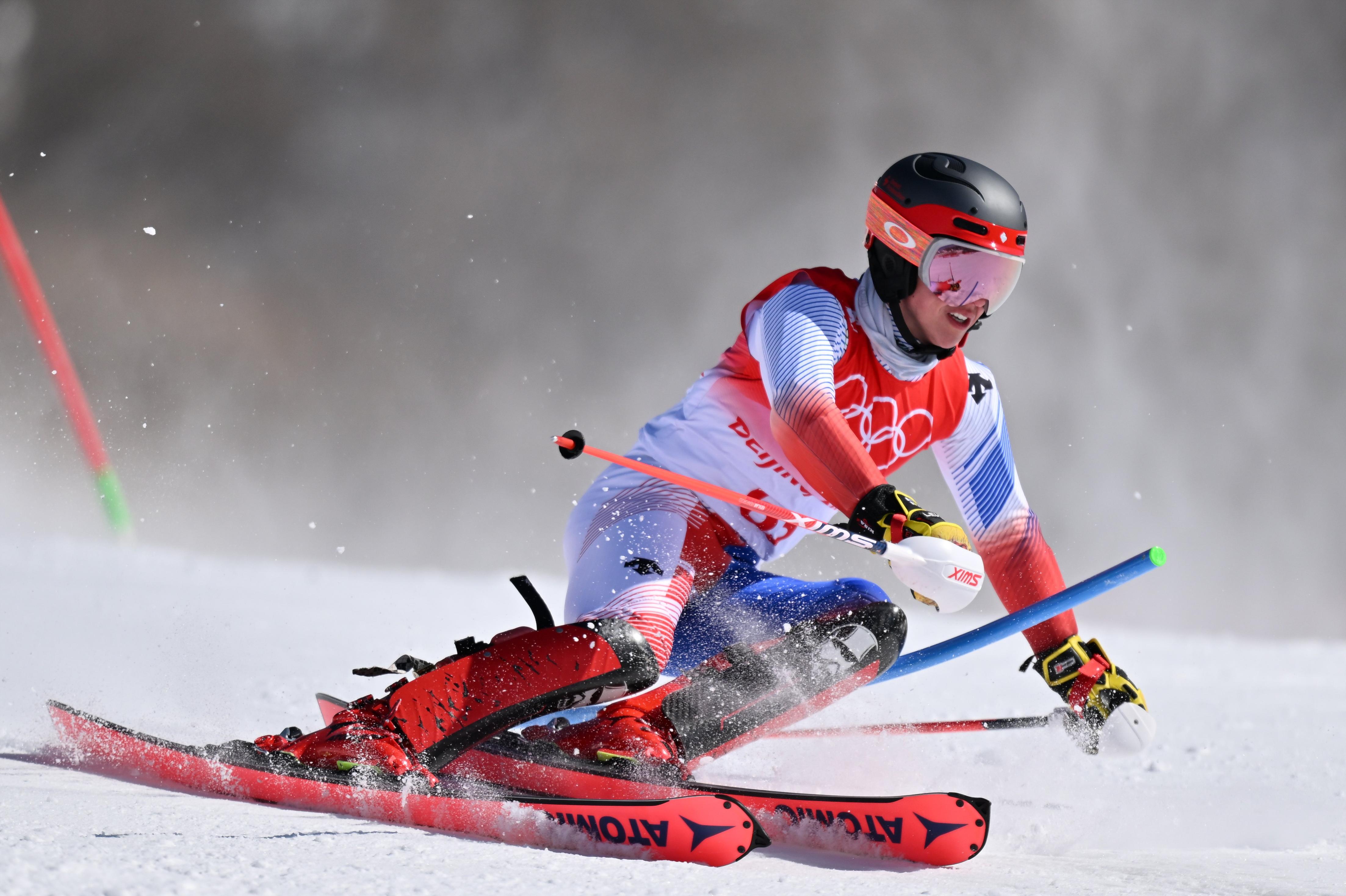 挪威运动员勇夺高山滑雪比赛