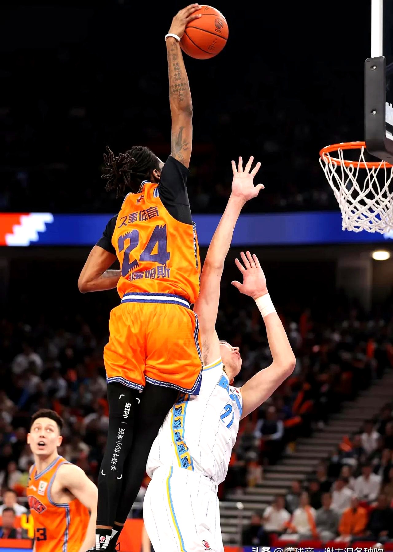 篮网翻盘鹈鹕，莫里斯关键制胜