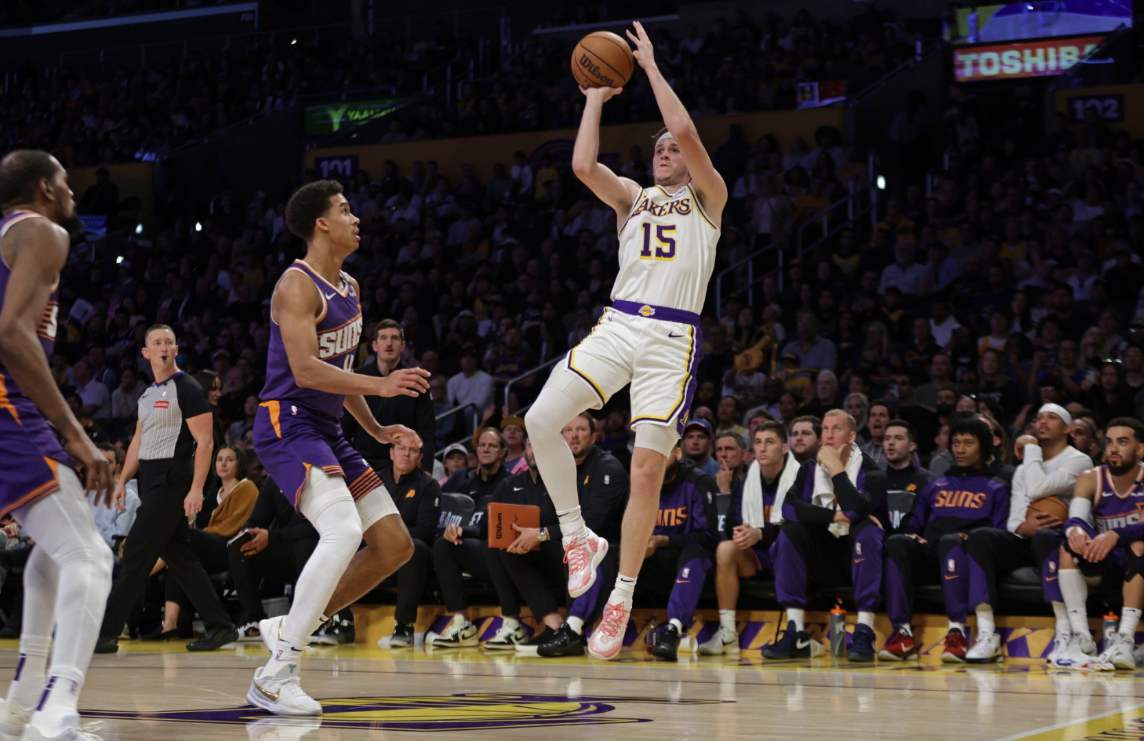 篮网翻盘鹈鹕，莫里斯关键制胜