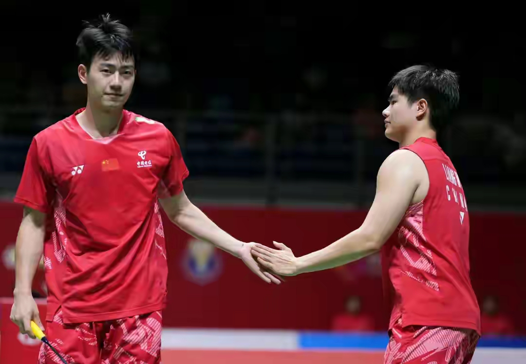 泰国羽毛球队绝杀印尼羽毛球队，谌龙三分雨点燃全场的简单介绍