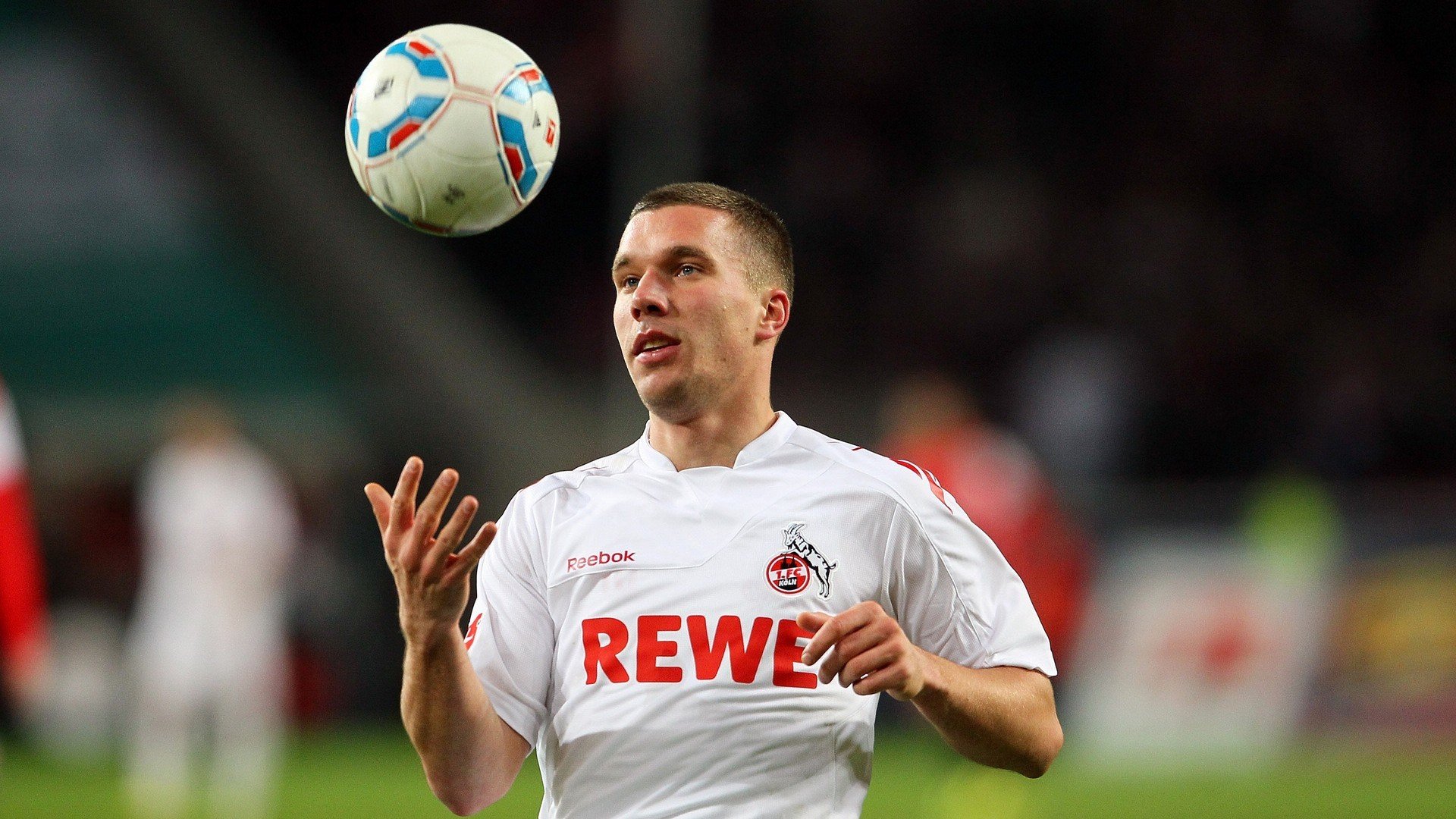 F1新赛季揭幕战与巴萨生死战，速度与激情的双重奏